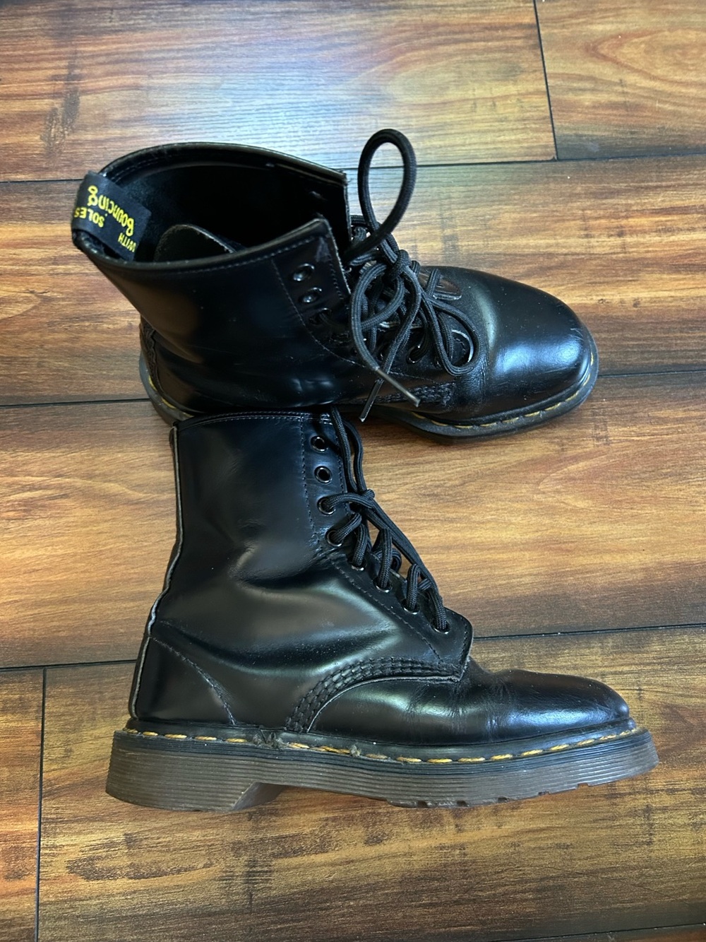 Vintage Dr. Martens 1460 Made In England Black Leather Combat Boots 8-Eye UK 3